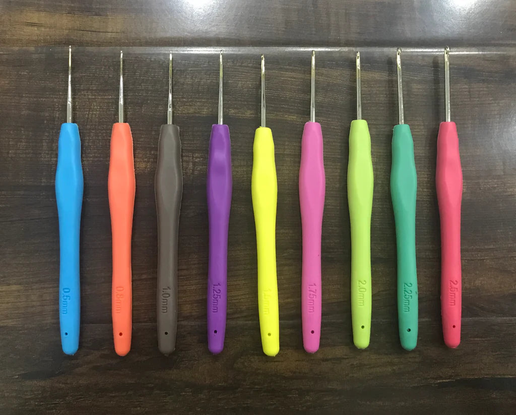 11pcs ergonomic soft rubber grip aluminum crochet hook set for knitting and crochet crafts